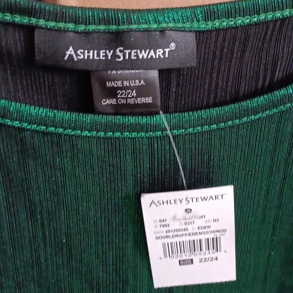 Green Metallic Ruffle Sleeve Camisole - Picture 2 of 3